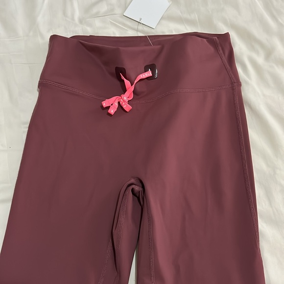 Dark pink and neon Fabletics leggings - Picture 9 of 13